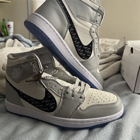 scarpe jordan dior uomo|jordan 1 high dior pouch.